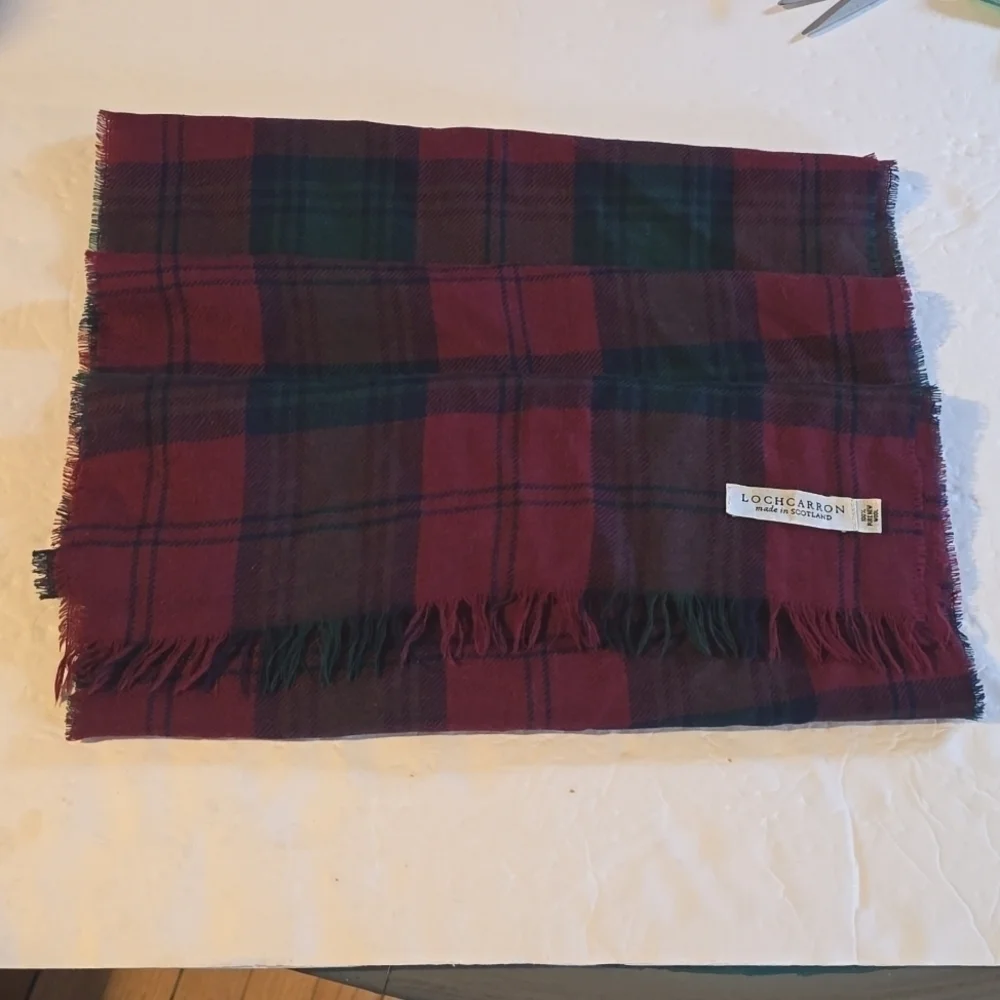 Lochcarron 100% Wool Burgundy red Tartan Plaid lighter weight Scarf Shawl Wrap